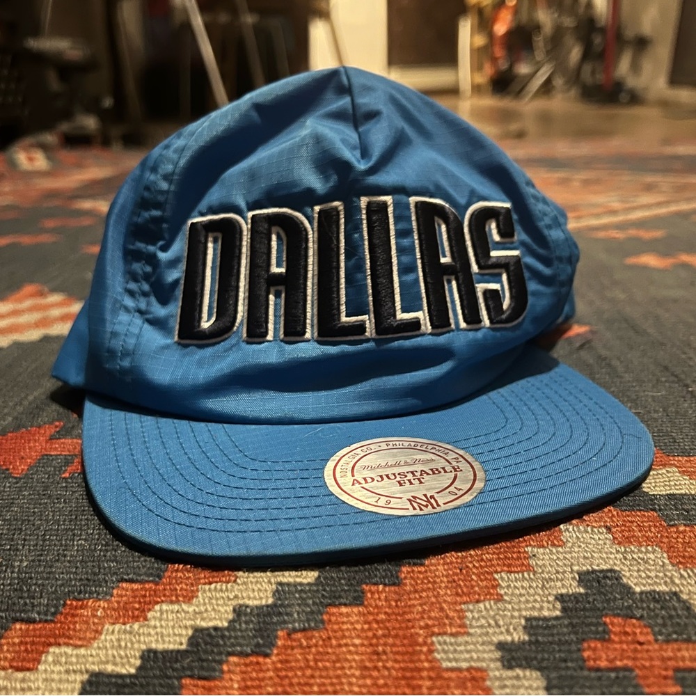Adjustable Mitchell & Ness Dallas Mavericks Hat